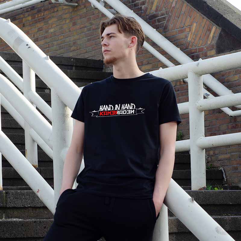 T-shirt regular zwart - Hand in hand - Kameraden - logo voor groot