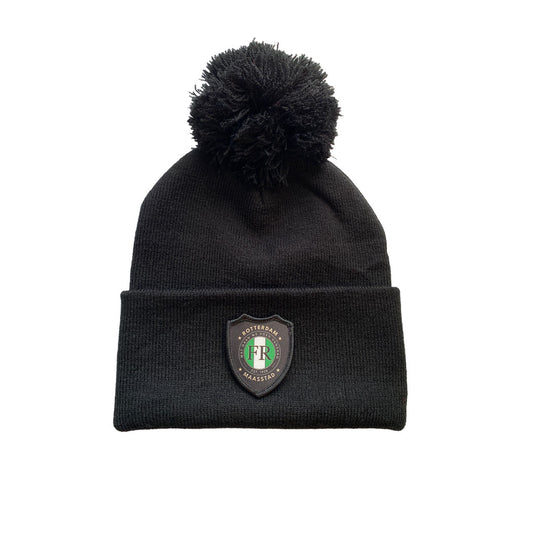 Muts beanie hoog zwart met badge - FR - Wat gaan we doen vandaag - logo voor